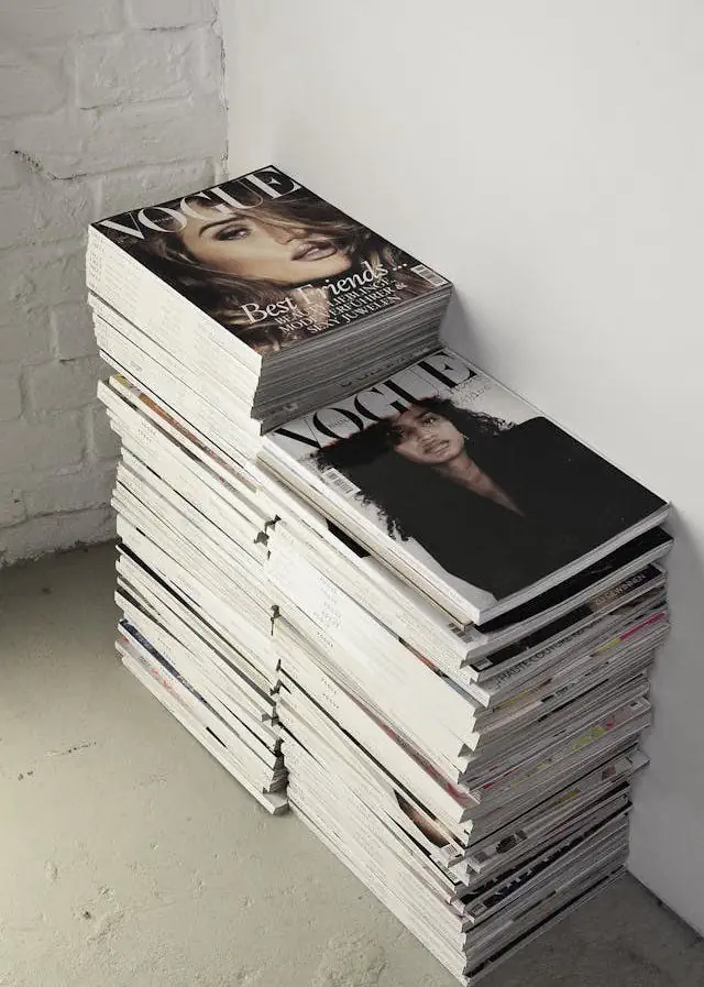 Pilha de revistas Vogue